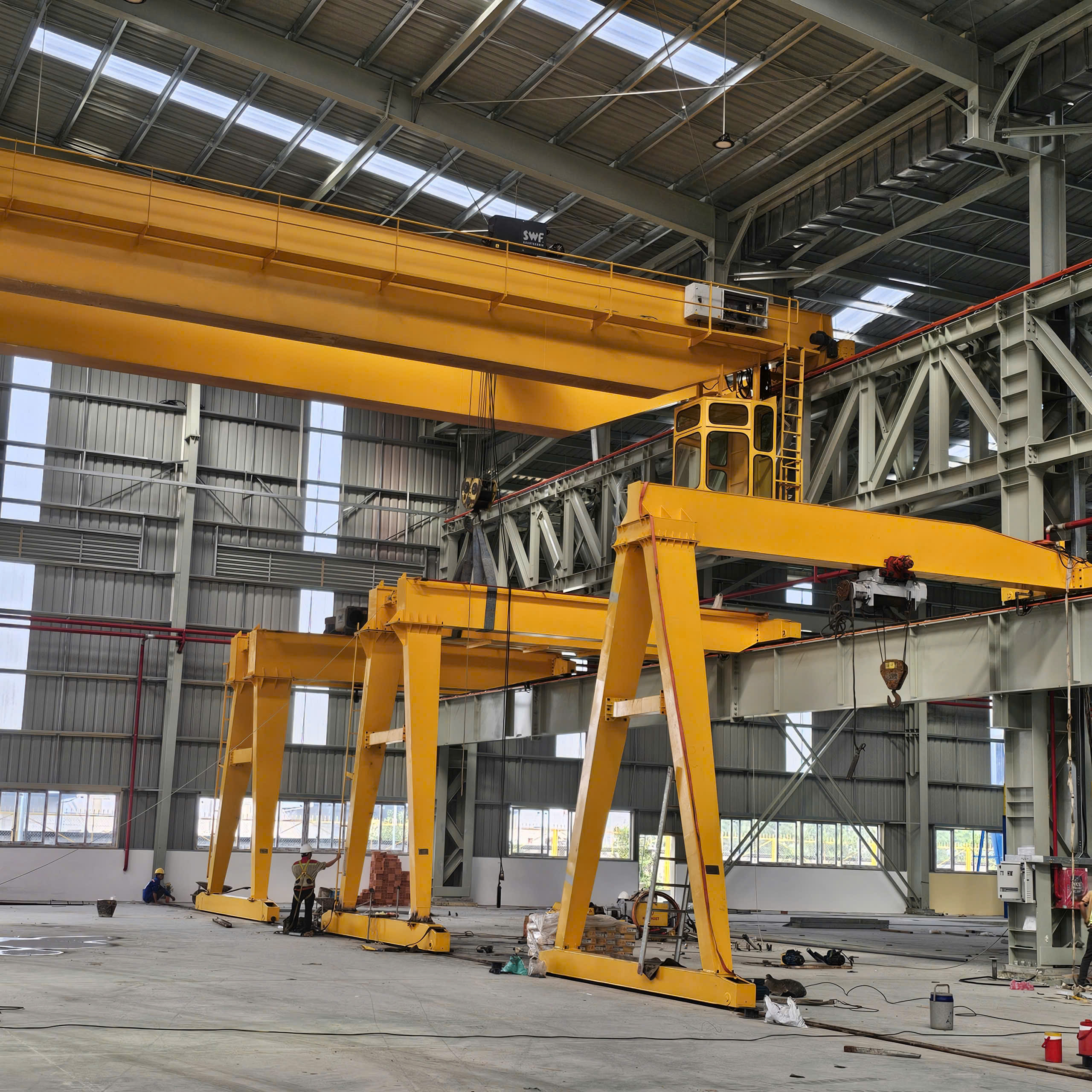 BÁN CỔNG TRỤC (SEMI GANTRY CRANE)